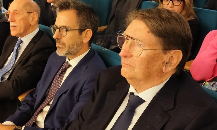 Il patto tra Università e Camera di Commercio suggella il corso di laurea "Scienze e culture agroalimentari del Mediterraneo" (video) Il patto tra Università e Camera di Commercio suggella il corso di laurea "Scienze e culture agroalimentari del Mediterraneo" (video)