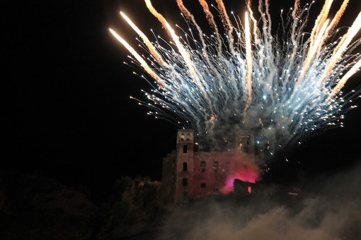 Dolceacqua: spettacolo pirotecnico e polemiche, risponde uno degli organizzatori Dolceacqua: spettacolo pirotecnico e polemiche, risponde uno degli organizzatori