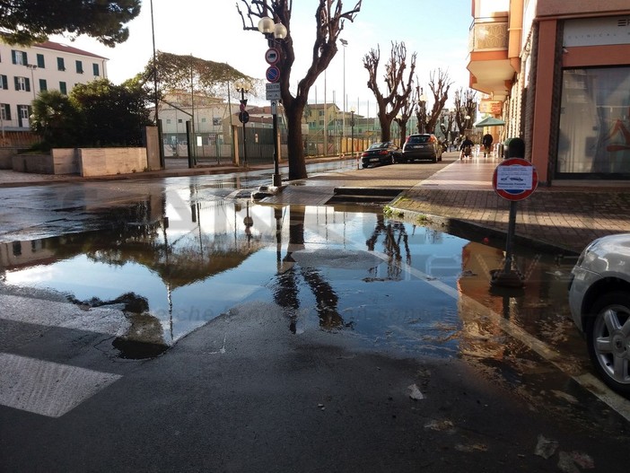 Vallecrosia: fognatura guasta in via don Bosco, l’Amministrazione: ‘non è di nostra competenza’ Vallecrosia: fognatura guasta in via don Bosco, l’Amministrazione: ‘non è di nostra competenza’