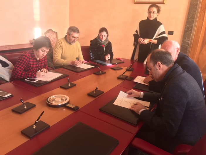 Imperia: accoglienza e gestione dei migranti, il Comune ha siglato nuova convenzione per i Centri di Accoglienza Imperia: accoglienza e gestione dei migranti, il Comune ha siglato nuova convenzione per i Centri di Accoglienza