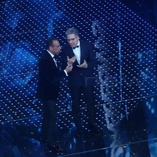 Beppe Fiorello sul palco dell'Ariston con Carlo Conti al Festival di Sanremo 2016