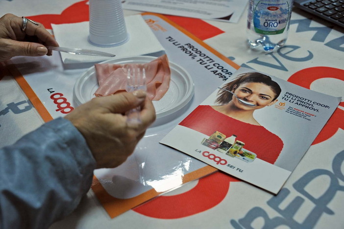 Tornano le ‘Giornate di Approvato dai Soci’ per assaggiare e valutare i prodotti Coop Tornano le ‘Giornate di Approvato dai Soci’ per assaggiare e valutare i prodotti Coop