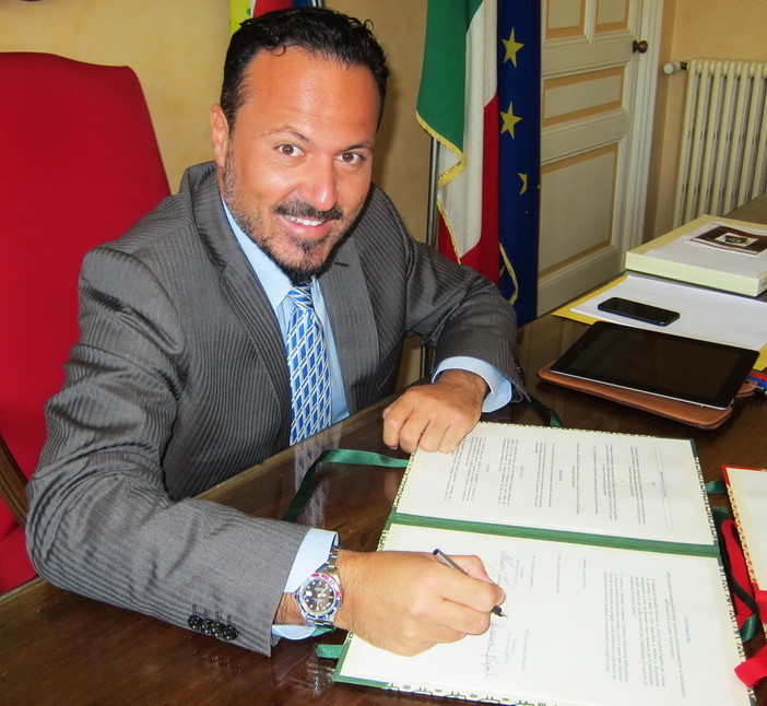 Il sindaco Zoccarato firma il protocollo d'intesa Il sindaco Zoccarato firma il protocollo d'intesa