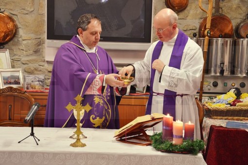 Apricale e Bajardo: sabato scorso la Festa di Natale delle case di riposo 'Anselmo Pisano' e 'Antonio Taggiasco' Apricale e Bajardo: sabato scorso la Festa di Natale delle case di riposo 'Anselmo Pisano' e 'Antonio Taggiasco'