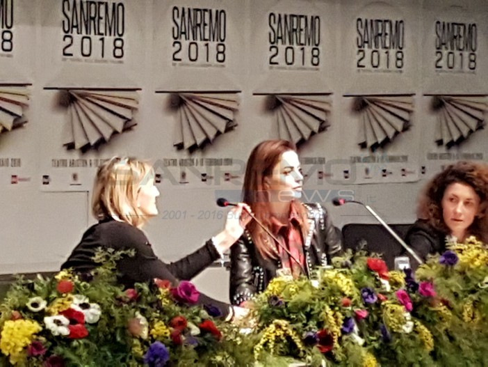 Annalisa a #Sanremo2018 canta la sua rinascita con “Il mondo prima di te”: “Mi sento più donna” Annalisa a #Sanremo2018 canta la sua rinascita con “Il mondo prima di te”: “Mi sento più donna”