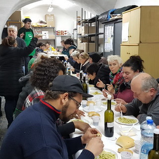 Borgomaro: successo ieri per la manifestazione 'Firma e Pesta' con più di 100 firme raccolte (foto) Borgomaro: successo ieri per la manifestazione 'Firma e Pesta' con più di 100 firme raccolte (foto)