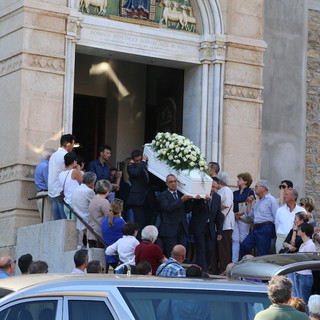 Imperia: indagini sulla morte della piccola Martina Cilli, iscritta nel registro degli indagati la titolare del maneggio Pat's Horse Imperia: indagini sulla morte della piccola Martina Cilli, iscritta nel registro degli indagati la titolare del maneggio Pat's Horse