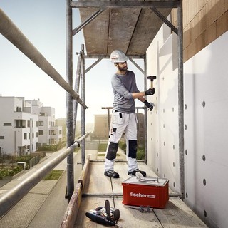 Dal 1963 fischer Italia è al fianco di progettisti, installatori e rivenditori