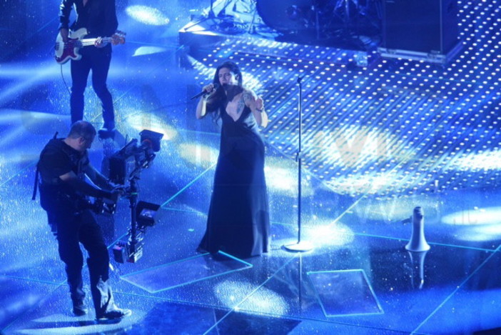 Elisa, in splendida forma, regala emozioni sul palco di #Sanremo 2016 Elisa, in splendida forma, regala emozioni sul palco di #Sanremo 2016