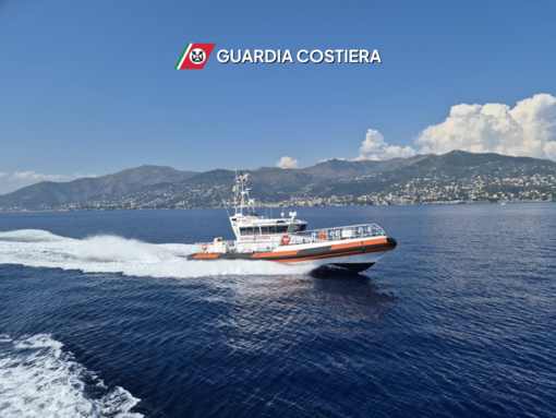 Ferragosto sicuro, Guardia Costiera schiera 300 militari e 20 mezzi navali lungo la costa ligure Ferragosto sicuro, Guardia Costiera schiera 300 militari e 20 mezzi navali lungo la costa ligure