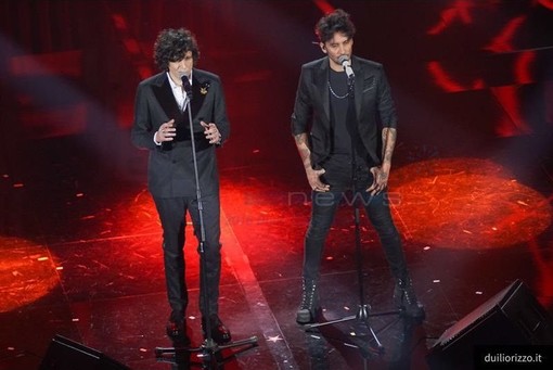 Lo staff di Ermal Meta: "Quasi certi che lui e Moro torneranno regolarmente in gara qui a #Sanremo2018" Lo staff di Ermal Meta: "Quasi certi che lui e Moro torneranno regolarmente in gara qui a #Sanremo2018"