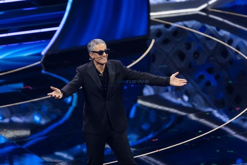 “Sono il booster dell’intrattenimento”: Fiorello fa il suo ingresso al Festival “Sono il booster dell’intrattenimento”: Fiorello fa il suo ingresso al Festival