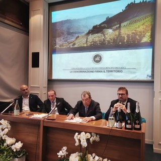 Un territorio inteso come brand, da rivelare ai wine lover desiderosi di scoprire i panorami e i profumi dell’uva Moscato bianco Un territorio inteso come brand, da rivelare ai wine lover desiderosi di scoprire i panorami e i profumi dell’uva Moscato bianco