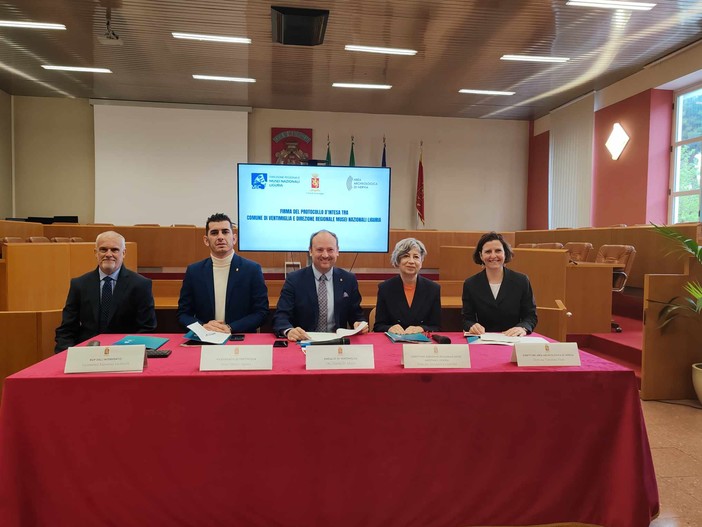 Tettoie, pannelli fotovoltaici e passerella ciclopedonale: oltre 3 milioni di euro per riqualificare l'area “ex Enel” a Ventimiglia (Foto e video)