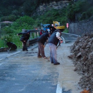 Cede un terrapieno: chiusa totalmente al traffico la Provinciale 29 tra Chiusanico e Torria