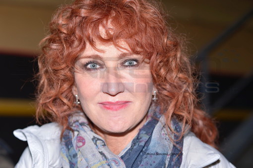 Sanremo: negli scatti di Tonino Bonomo, Fiorella Mannoia all'uscita del teatro Ariston