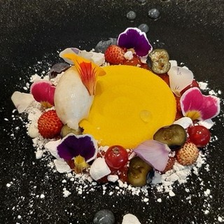 Alassio - Festival della Cucina con i fiori: Giuseppe Amato il pasticcere numero uno al mondo ha presentato il suo dolce con fiori di Nasturzio (FOTO e VIDEO) Alassio - Festival della Cucina con i fiori: Giuseppe Amato il pasticcere numero uno al mondo ha presentato il suo dolce con fiori di Nasturzio (FOTO e VIDEO)