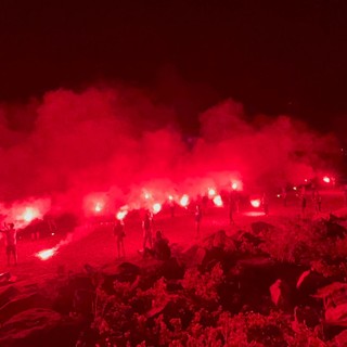 "Tanti auguri Imperia!", firmato gli Ultras: fuochi d'artificio e fumogeni per il compleanno del club (video)
