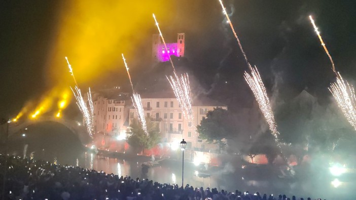 Fuochi, musica, luci e narrazione: conto alla rovescia per lo spettacolo pirotecnico di Dolceacqua