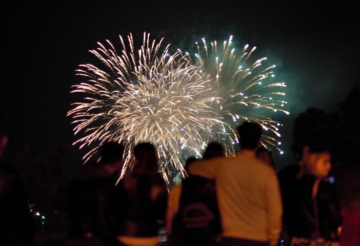Sanremo: è il giorno della Giraglia, questa sera il via con lo spettacolo dei fuochi d’artificio a porto vecchio Sanremo: è il giorno della Giraglia, questa sera il via con lo spettacolo dei fuochi d’artificio a porto vecchio