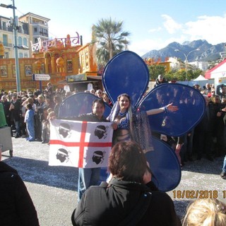 A Mentone, sfilata inaugurale dell'85esima 'Fete du citron' con 10 magnifici carri intonati alla Bollywood