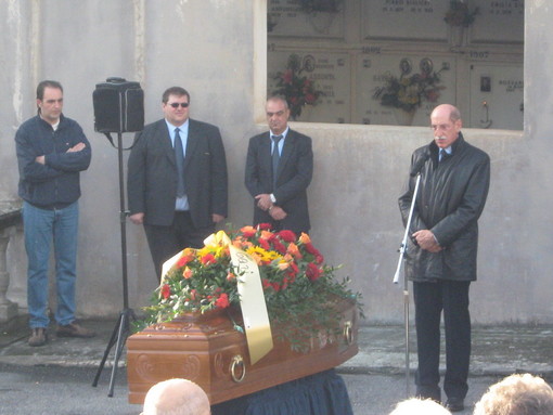 Imperia: una folla commossa ha partecipato ai funerali di Giovanni Corradi