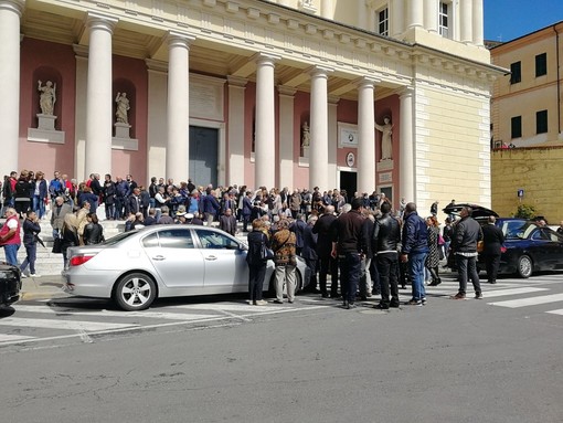 Imperia: mondo politico e sportivo riunito per l'ultimo saluto a Rodolfo Leone. Don Lucio "Grande il suo impegno per la cosa pubblica" Imperia: mondo politico e sportivo riunito per l'ultimo saluto a Rodolfo Leone. Don Lucio "Grande il suo impegno per la cosa pubblica"