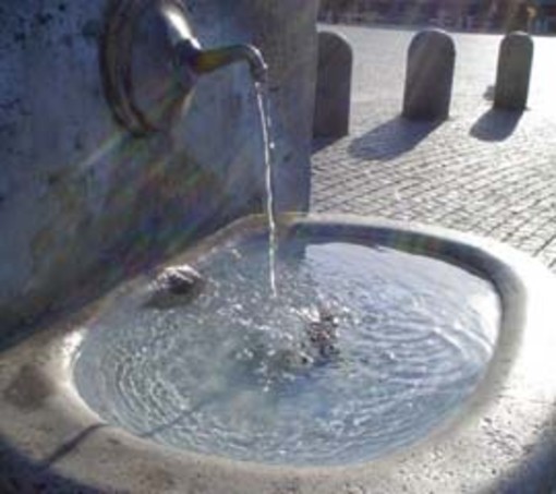 Ventimiglia: fontana utilizzata da migranti e clochard, la Cgil &quot;Sindaco la ripristini subito e sia umano!&quot;