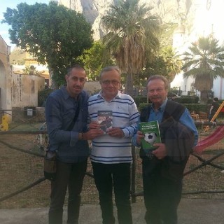 Presentato a Cinisi il libro 'Campioni per Sempre': l'autore Fabrizio Prisco apre le celebrazioni per il 39esimo anniversario della morte di Peppino Impastato Presentato a Cinisi il libro 'Campioni per Sempre': l'autore Fabrizio Prisco apre le celebrazioni per il 39esimo anniversario della morte di Peppino Impastato