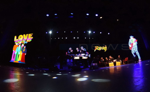 Sanremo: successo per il concorso 'Fiat Music' di Red Ronnie. Foto e video di Tonino Bonomo Sanremo: successo per il concorso 'Fiat Music' di Red Ronnie. Foto e video di Tonino Bonomo