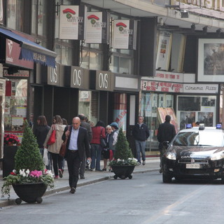 Sanremo: ruba vestiti da un negozio di via Matteotti ma viene scoperto ed aggredisce l'addetto alla sicurezza, 20enne magrebino arrestato Sanremo: ruba vestiti da un negozio di via Matteotti ma viene scoperto ed aggredisce l'addetto alla sicurezza, 20enne magrebino arrestato