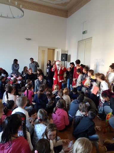 Imperia: al Cremlino la tradizionale festa di natale per i bimbi dei doposcuola comunali Imperia: al Cremlino la tradizionale festa di natale per i bimbi dei doposcuola comunali