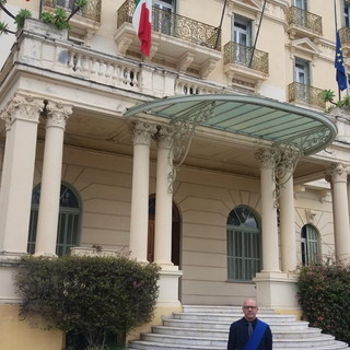 Imperia: partecipazione del Presidente della Provincia Domenico Abbo al momento di raccoglimento Imperia: partecipazione del Presidente della Provincia Domenico Abbo al momento di raccoglimento