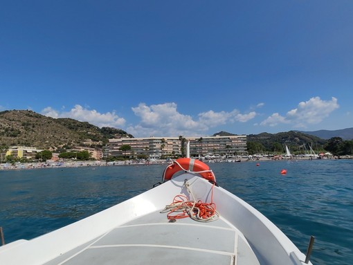 Giro in barca alla scoperta del litorale di Ventimiglia, torna la 'Festa del Turista' (Foto) Giro in barca alla scoperta del litorale di Ventimiglia, torna la 'Festa del Turista' (Foto)