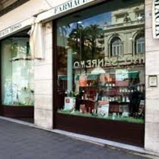 Alimentazione e dermatologia presso la Farmacia Nola sono sinonimo di prevenzione e cura