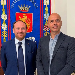 Paolo Arena lascia il commissariato di Ventimiglia, Di Muro: "Grazie per il proficuo lavoro e la sinergica collaborazione" Paolo Arena lascia il commissariato di Ventimiglia, Di Muro: "Grazie per il proficuo lavoro e la sinergica collaborazione"