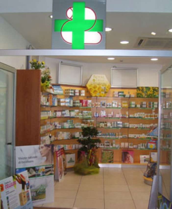 Ventimiglia: presidio di Arcigay aderisce all'iniziativa "fallo protetto", presso il Centro Commerciale di Roverino