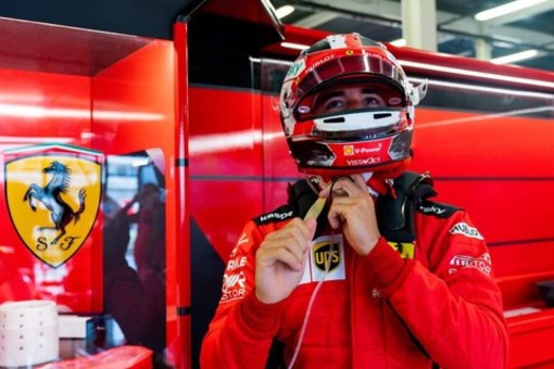 Formula 1. Nel finale di gara a Silverstone succede di tutto, sorride anche Leclerc: il monegasco della Ferrari è terzo