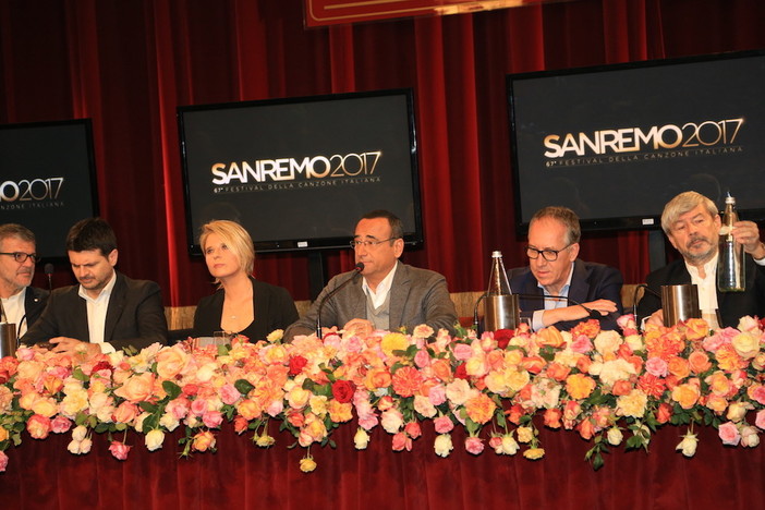 #Festival di Sanremo: conferma di Carlo Conti "Per il primo anno non ci saranno le vallette" #Festival di Sanremo: conferma di Carlo Conti "Per il primo anno non ci saranno le vallette"