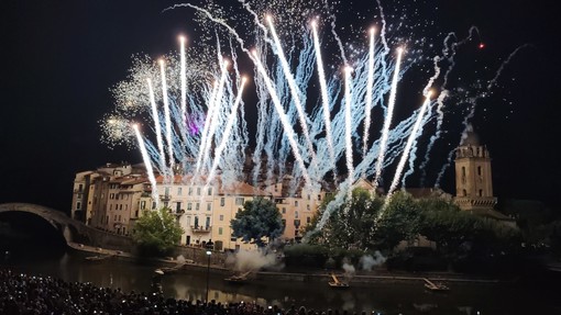 La “leggenda della Michetta di Dolceacqua” protagonista dello spettacolo pirotecnico musicale La “leggenda della Michetta di Dolceacqua” protagonista dello spettacolo pirotecnico musicale