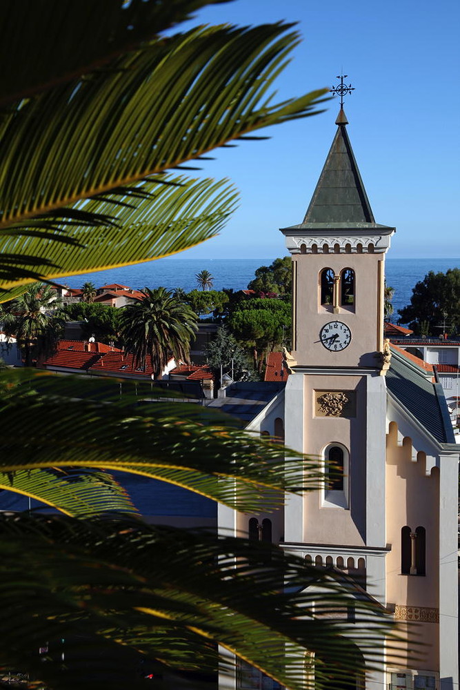 Sanremo: alla Festa della Mercede, pista da ballo sconnessa e con buche, la segnalazione di un lettore Sanremo: alla Festa della Mercede, pista da ballo sconnessa e con buche, la segnalazione di un lettore