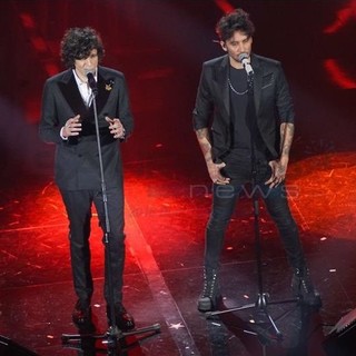 Lo staff di Ermal Meta: "Quasi certi che lui e Moro torneranno regolarmente in gara qui a #Sanremo2018" Lo staff di Ermal Meta: "Quasi certi che lui e Moro torneranno regolarmente in gara qui a #Sanremo2018"