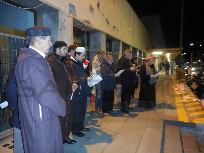 Ventimiglia: questa sera una fiaccolata di riflessione sulla pace e la convivenza tra le diverse religioni Ventimiglia: questa sera una fiaccolata di riflessione sulla pace e la convivenza tra le diverse religioni