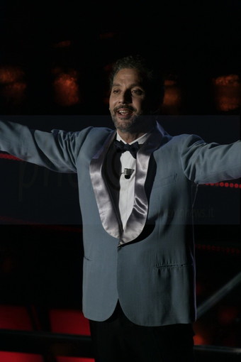 Festival 2013: sul palco 'volano' le emozioni con l'omaggio a Domenico Modugno