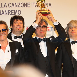 Gli Stadio vincono il Festival 2016 con la canzone con la quale furono esclusi da #Sanremo 2015 Gli Stadio vincono il Festival 2016 con la canzone con la quale furono esclusi da #Sanremo 2015