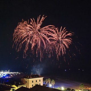 Fuochi piromusicali a Ventimiglia per la festa di San Secondo Fuochi piromusicali a Ventimiglia per la festa di San Secondo
