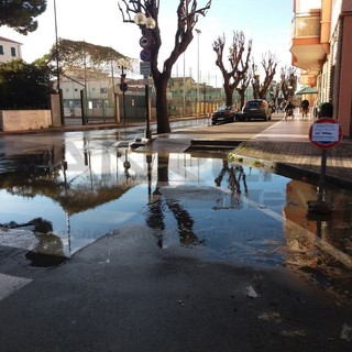 Vallecrosia: fognatura guasta in via don Bosco, l’Amministrazione: ‘non è di nostra competenza’