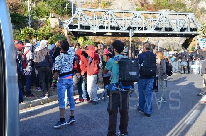 Ventimiglia: 'No Borders' sgomberati dal confine italo-francese, la soddisfazione della Lega Nord Ventimiglia: 'No Borders' sgomberati dal confine italo-francese, la soddisfazione della Lega Nord