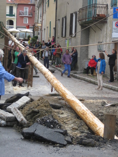 Bajardo, domenica si svolgerà la “Festa Ra Barca”: evento storico che va in scena da 700 anni (foto) Bajardo, domenica si svolgerà la “Festa Ra Barca”: evento storico che va in scena da 700 anni (foto)