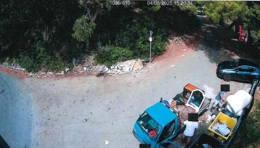 Ventimiglia, beccati i 'furbetti dei rifiuti': elevati 1.200 euro di sanzioni Ventimiglia, beccati i 'furbetti dei rifiuti': elevati 1.200 euro di sanzioni